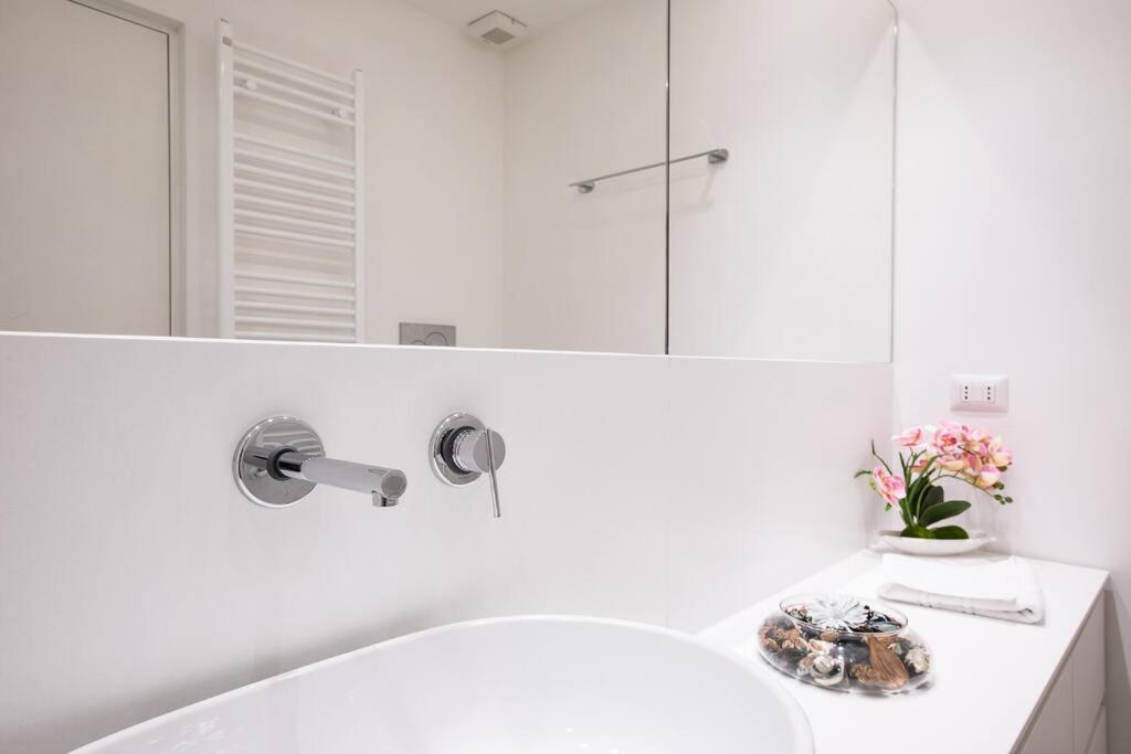 White Suite Trastevere - Topcollection Рим Экстерьер фото